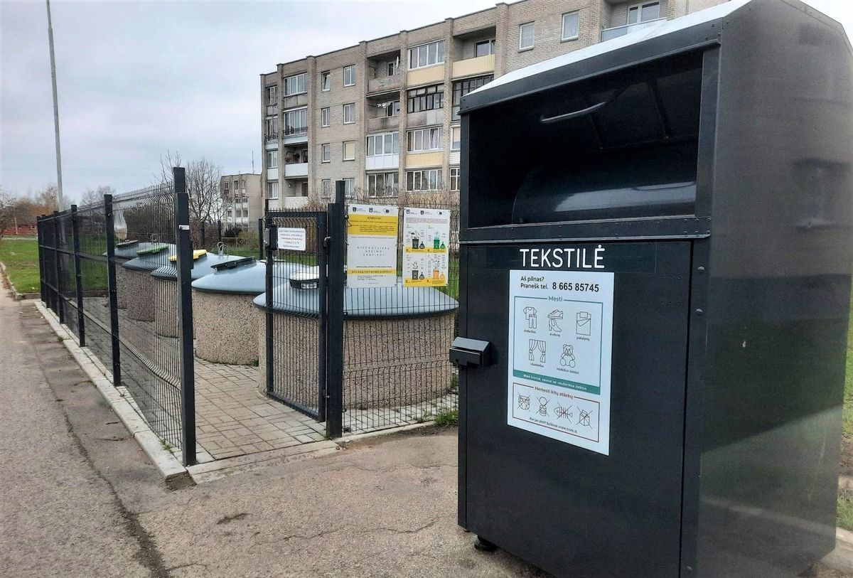 Nuo šiol į tekstilės konteinerius galima mesti ir nudėvėtus drabužius