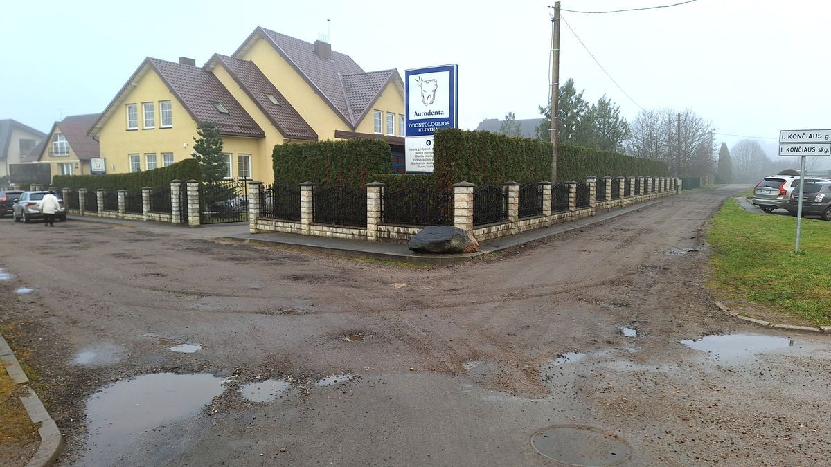 I. Končiaus skersgatvio transformacijos: žvyruotas, asfaltuotas, vėl žvyruotas