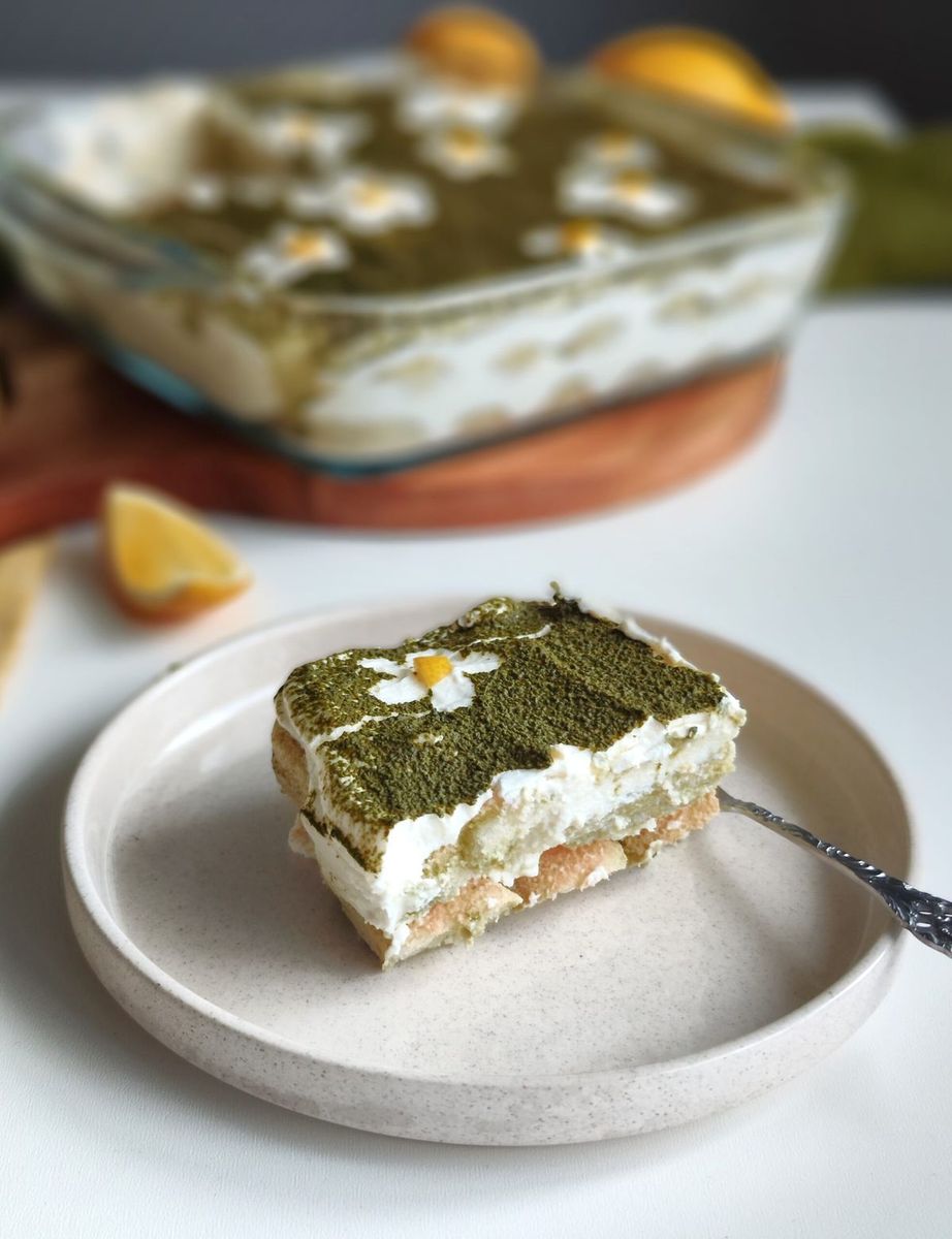 Tiramisu pusbrolis su matcha