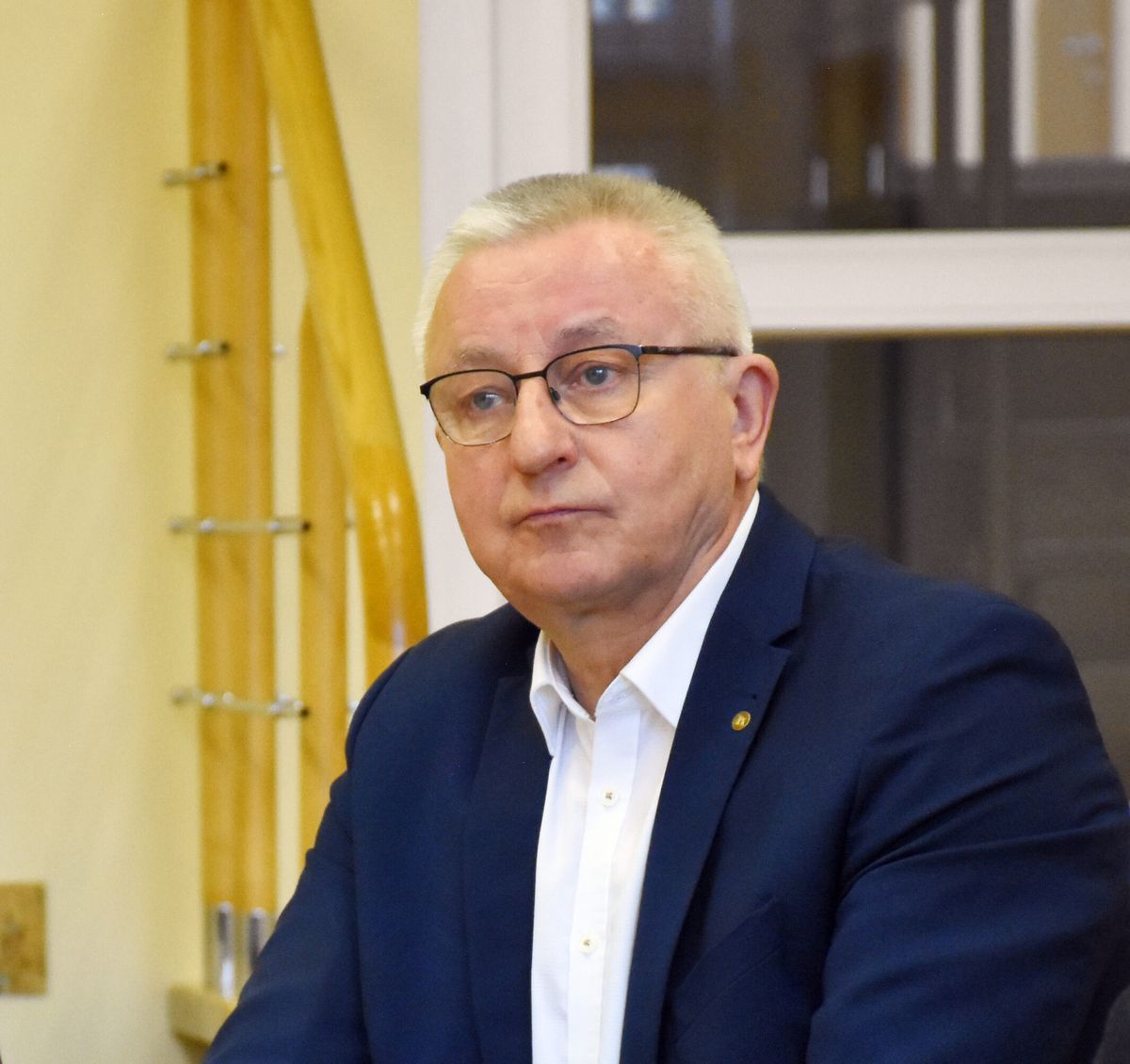 Garbės piliečio regalijos Jonui Varkaliui už nuopelnus ar partijos kolegų protekcija?