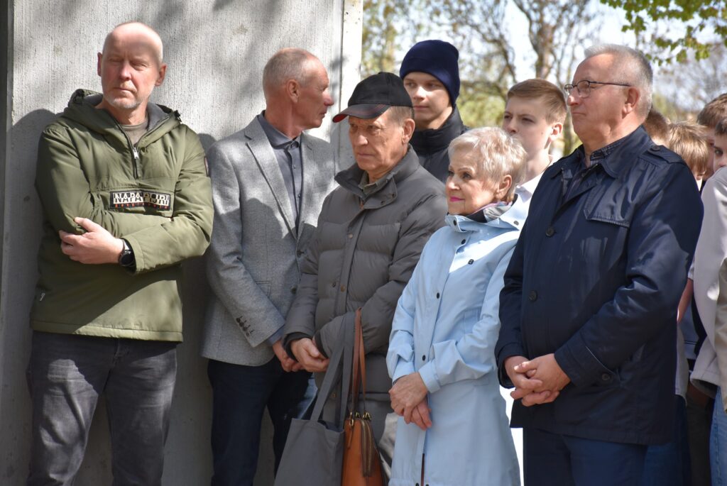 Prie irklavimo sporto Plungėje populiarinimo smarkiai prisidėjo treneriai Anatolijus ir Birutė Danilinai (centre)