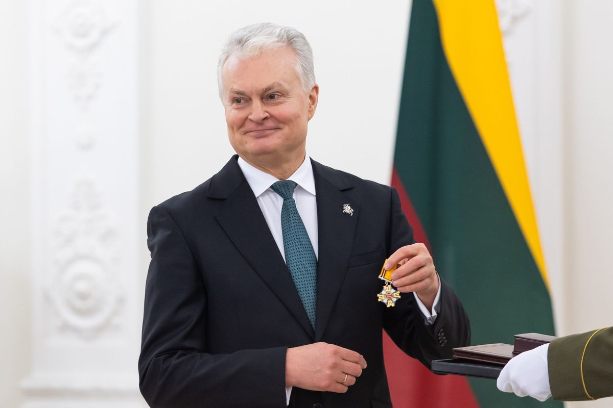 Motinos dienos proga prezidentas apdovanojo pusšimtį mamų ir globėjų