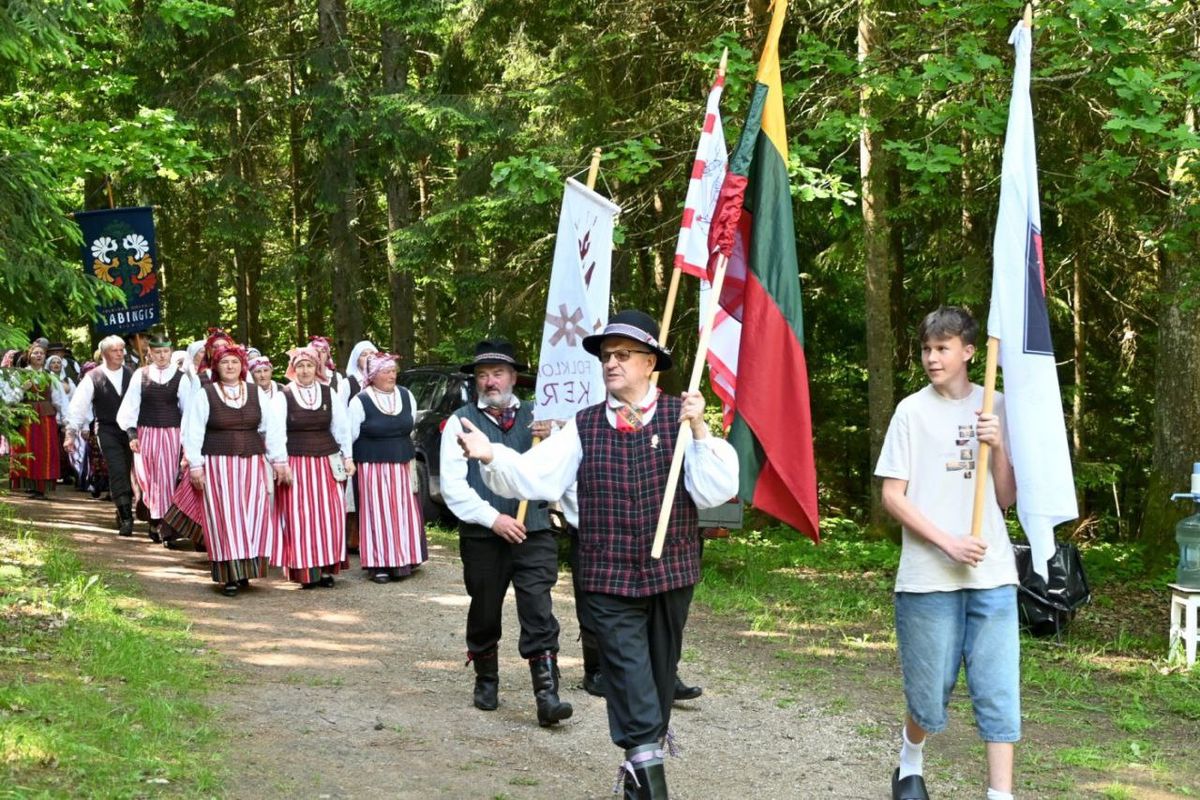 Lopaičių piliakalnio prieigose vyko XII-asis folkloro festivalis„Užsilepso aš ont kalna“