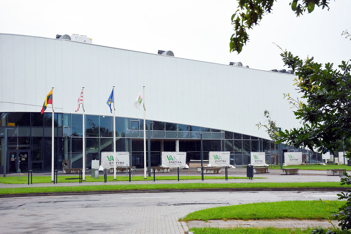 Sa­vi­val­dy­bė „li­ko ant le­do“: mi­nis­te­ri­ja pi­ni­gų spor­to sa­lei ne­sky­rė