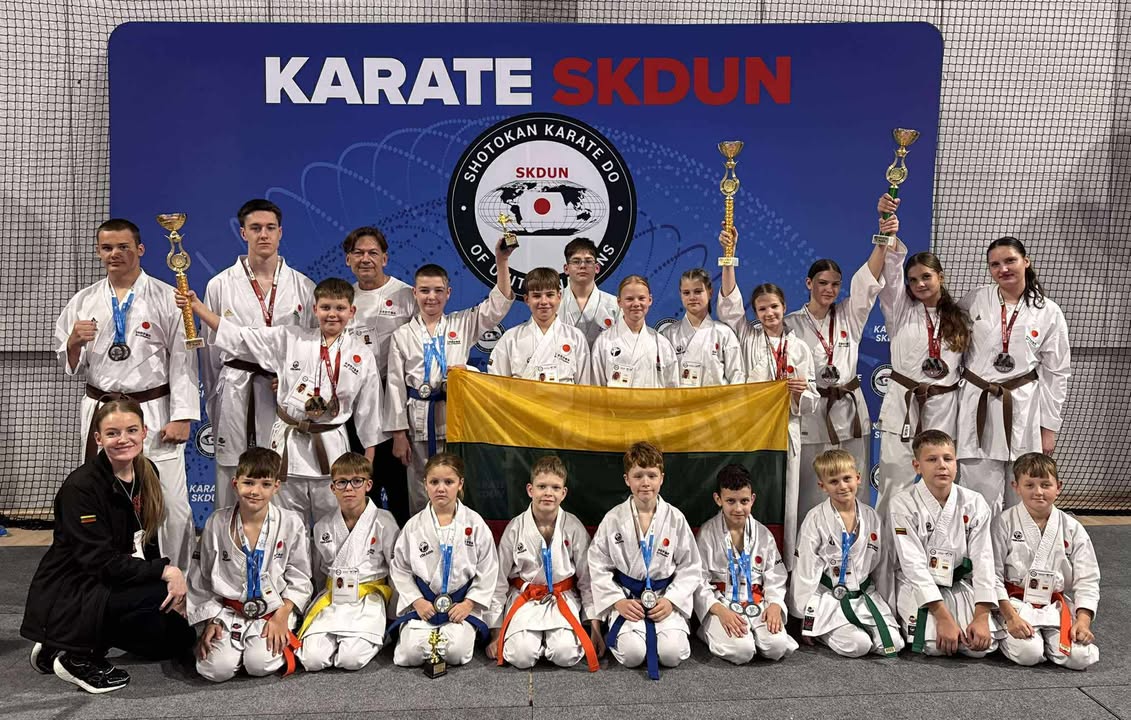 Seserys iš Varnių – pasaulio karatė čempionės