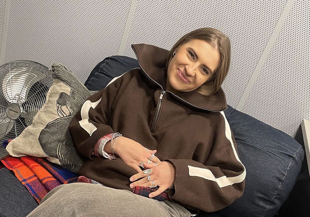 „Įsimylėjusių ausų“ atlikėja EveBei ieško ir gimtojoje Plungėje