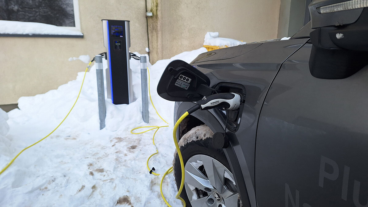 Elektromobilių nemokamo įkrovimo era baigėsi