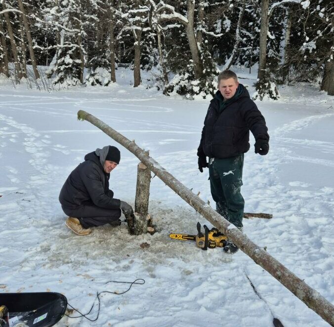 Telšiškiai ant Ilgio ežero įrengė ledo karuselę