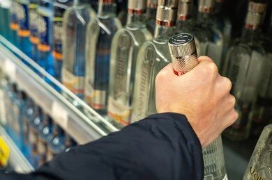 No­rė­jo pa­si­pel­ny­ti, bet už­si­dir­bo teistumą