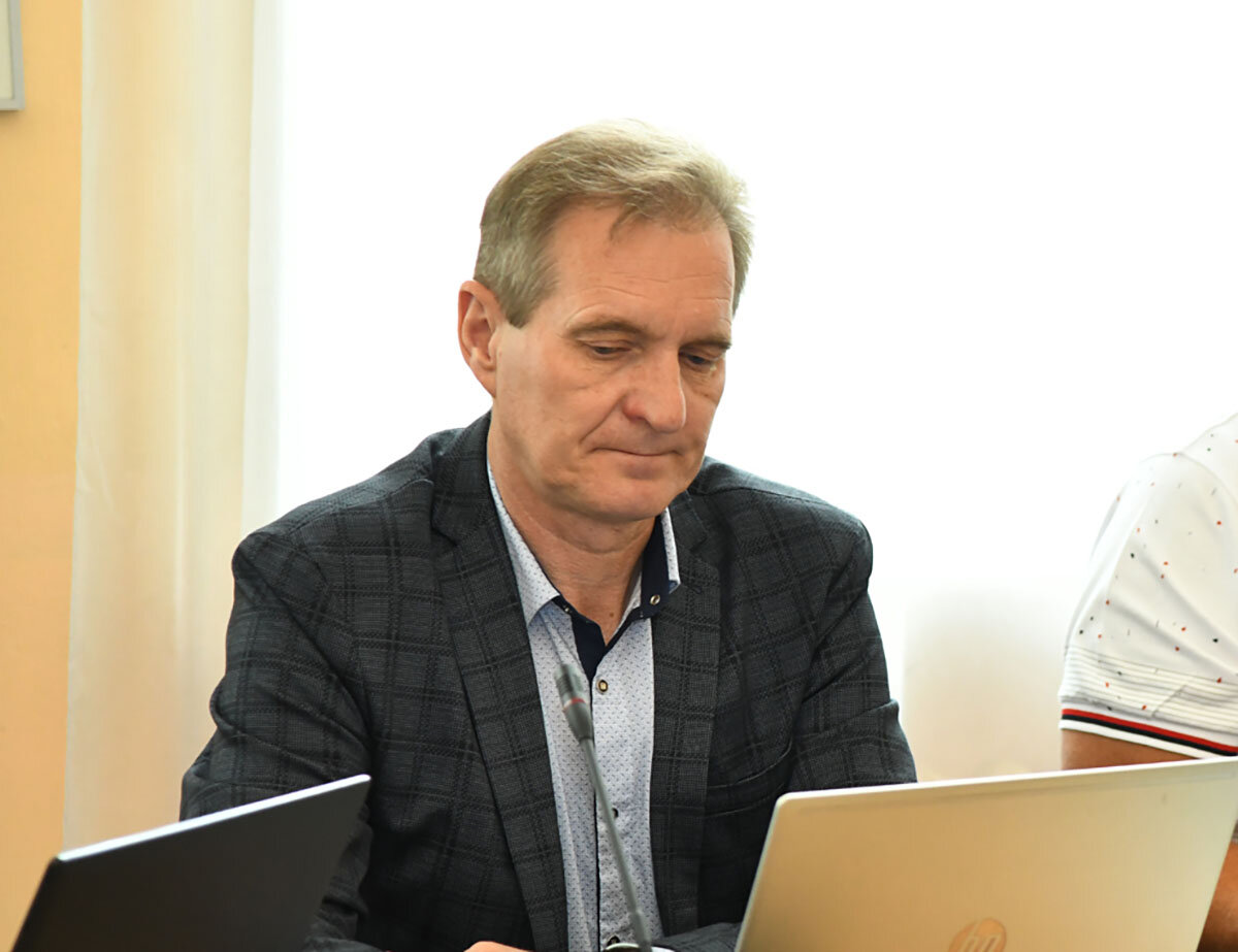 Variantai du: savų protegavimas arba darbuotojų neišprusimas