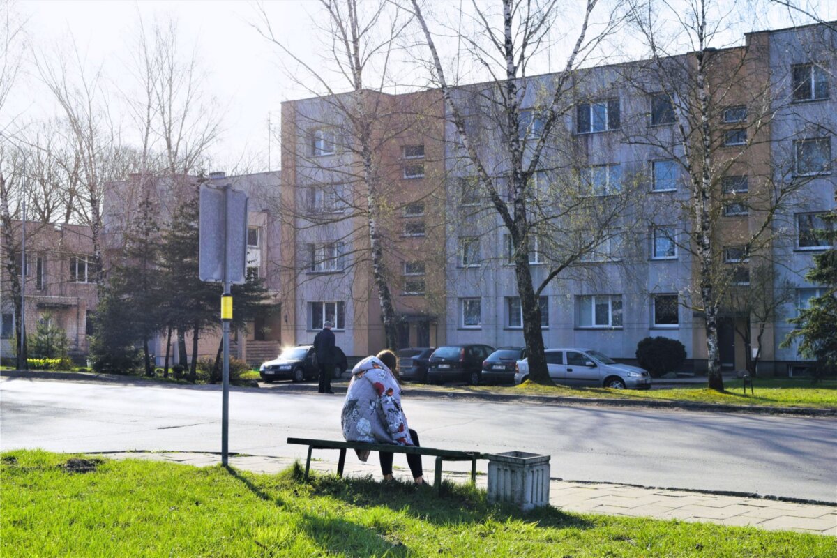 Būs­to sri­ty­je įsi­tai­sė­me tarp aut­sai­de­rių