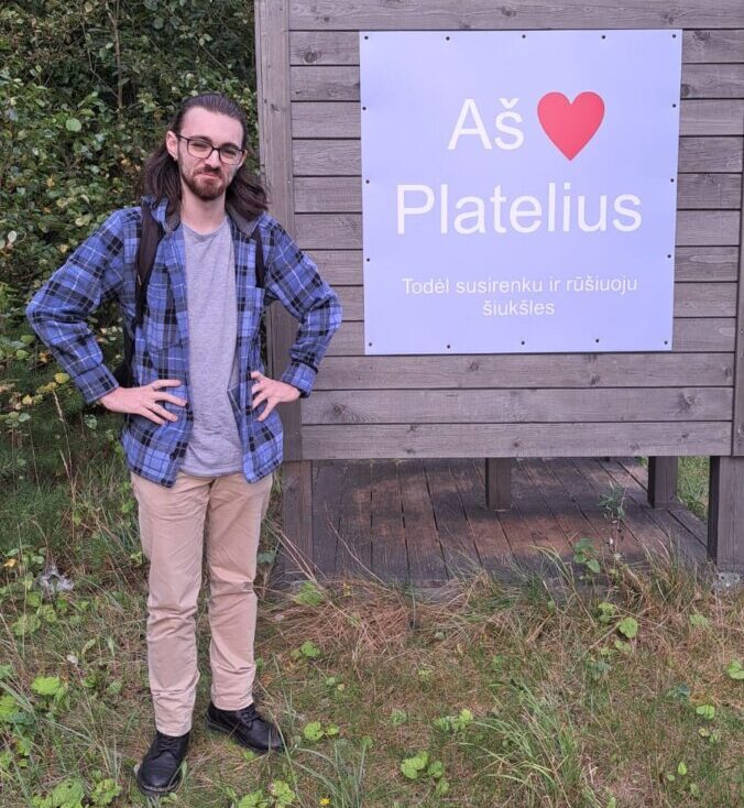 Savanorį Moises stebina plungiškių bendravimas ir vonios kambariai