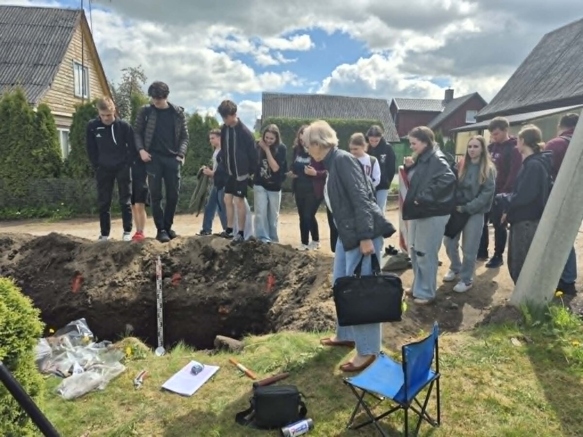 Archeologinių kasinėjimų metu Varniuose rasti žmogaus kaulai