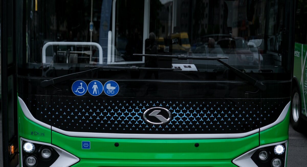 Į Kretingos rajono gatves išrieda 10 naujų elektrinių autobusų