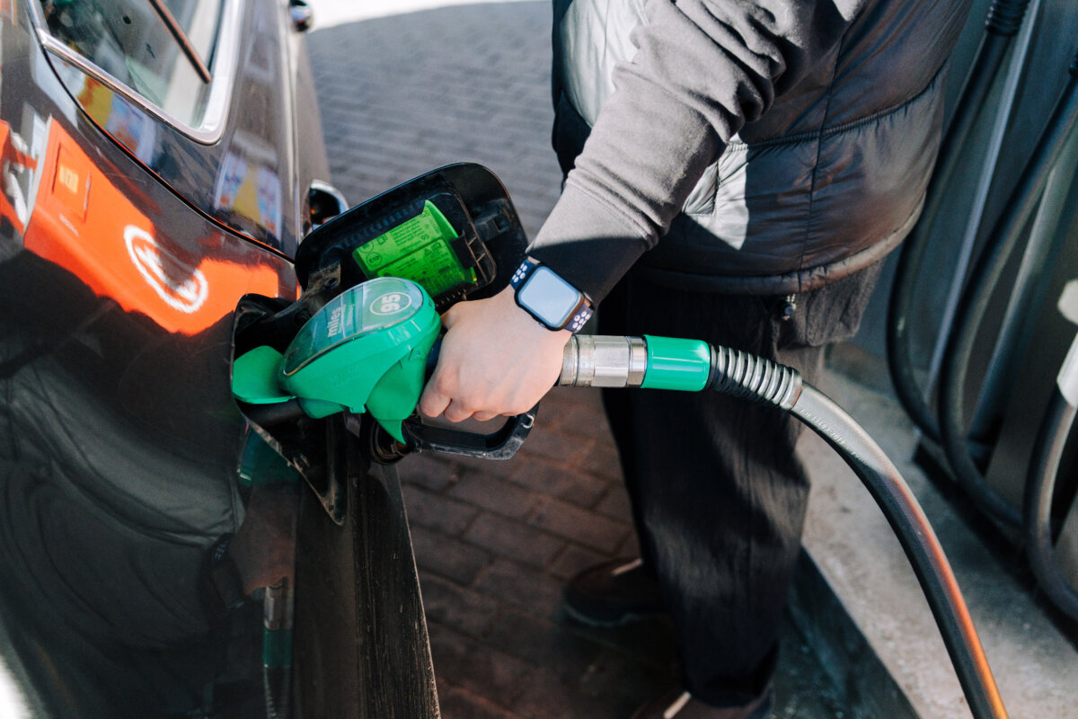 LEA: per savaitę krito elektros, naftos ir degalų kainos