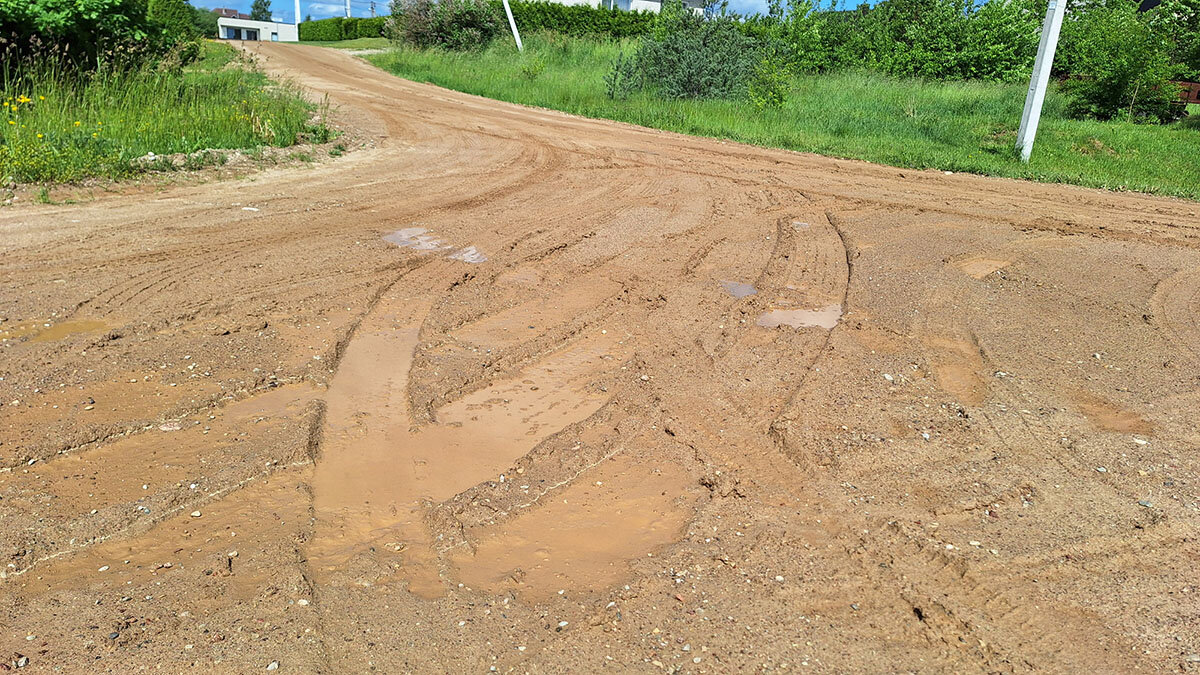 Po lietaus žvyrkeliai virto molkeliais