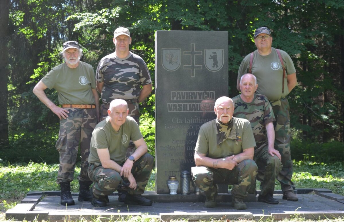 Tel­šiš­kių ini­cia­ty­va – puo­selė­ti at­mi­ni­mo vietą