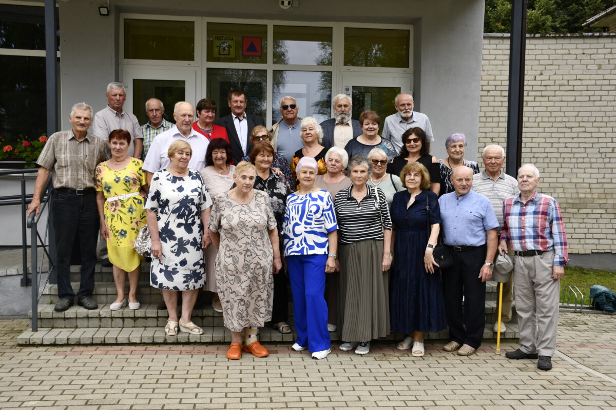 Drau­gystės pa­vyz­dys: klasės su­si­ti­ki­mas po 55 metų