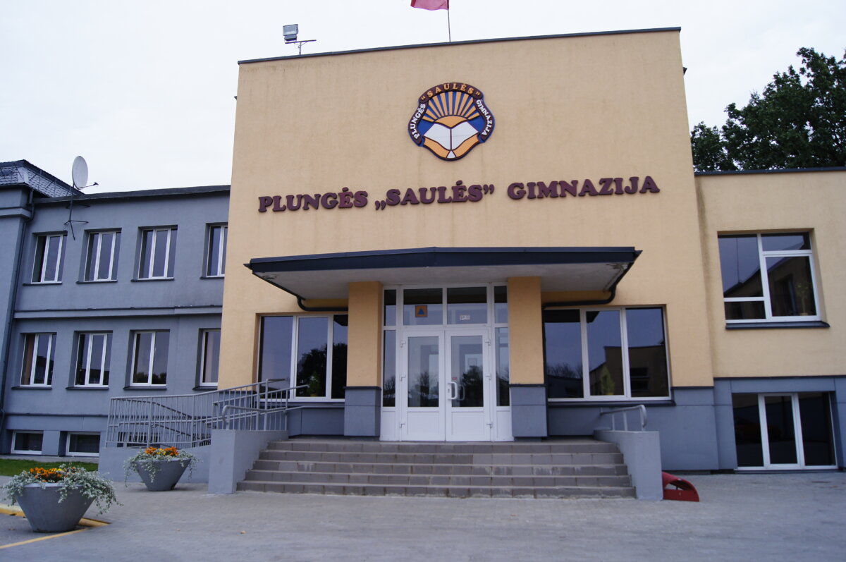 Į Plungės rajoną „parskrido“ pirmieji šimtukai