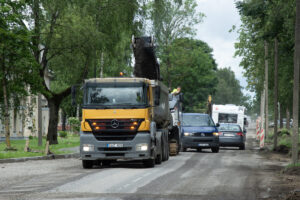 Da­riaus ir Gi­rė­no gat­vės koš­ma­ras bai­gia­si – klo­ja as­fal­tą