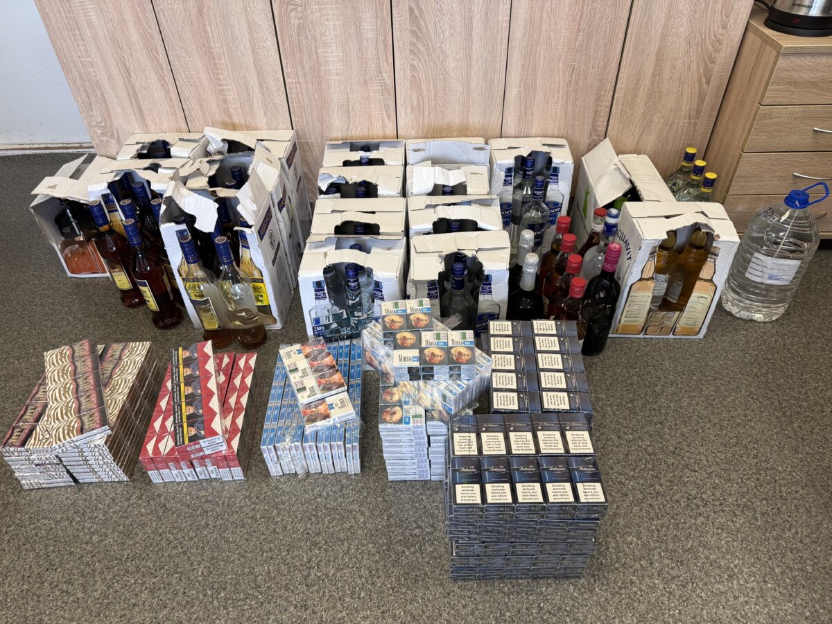 Pareigūnų radinys – kontrabandinės cigaretės ir alkoholis