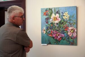 Vasaros palydos – su žydinčia Irenos Jomantienės tapybos paroda