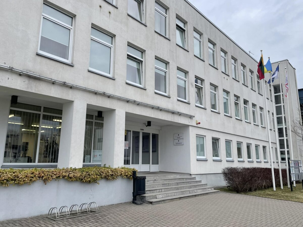 Eti­kos ko­mi­si­ja pra­dėjo ty­rimą ke­tu­rių po­li­tikų at­žvil­giu