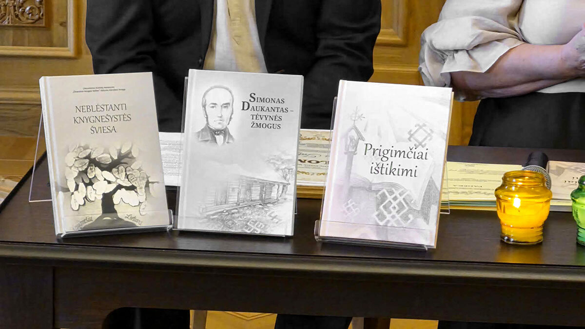 Pro­tė­vių dva­sia gy­va mū­sų že­mė­je