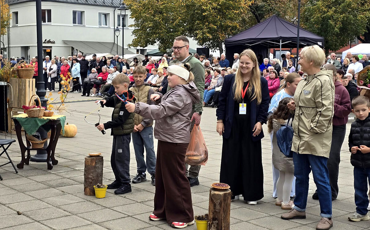 Didžiajame Plungės jomarke – rudens darbų pabaigtuvių nuotaika ir linksmybės