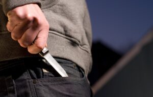 Mažeikiuose per išgertuves peiliu sužalotas vyras